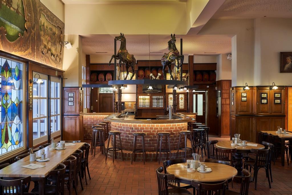 Restaurant oben ohne bedienung